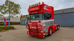 20251019-Tom-Holding-00147